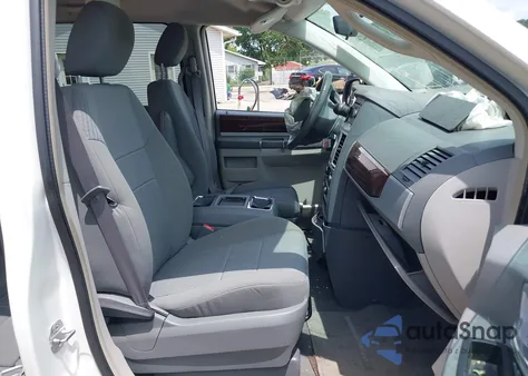 2010 Chrysler Town & Country Touring from USA, damaged, VIN 2A4RR5D13AR110295